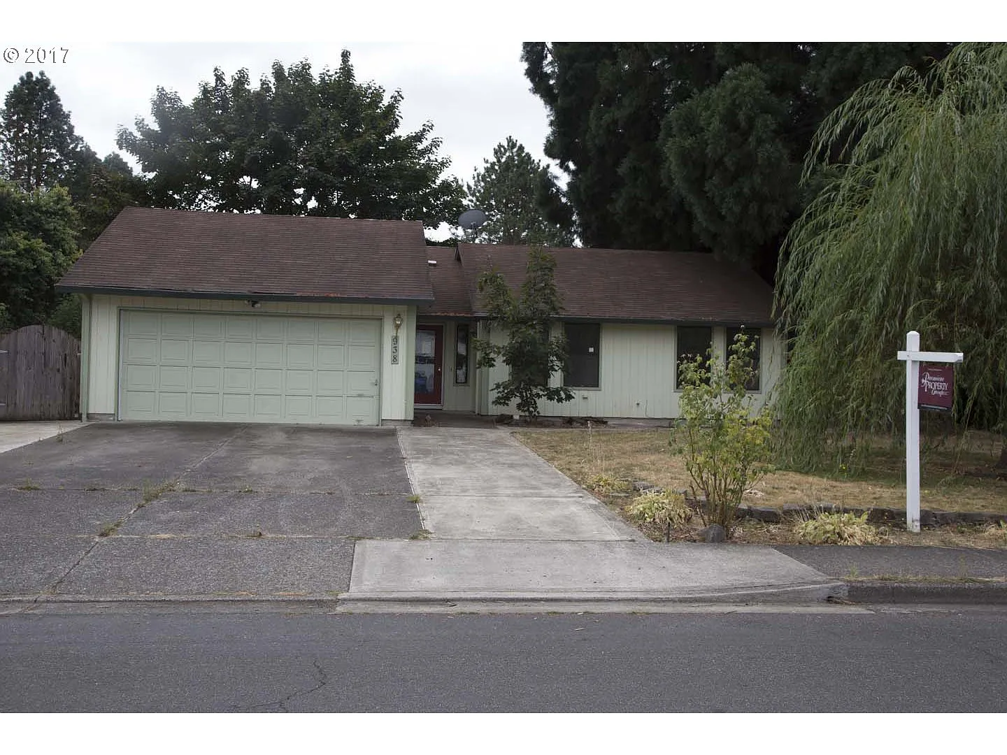 938 NE Kathryn St photo 1