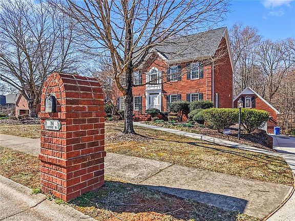 4th image of 214 Oakmont Dr