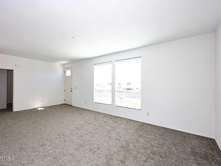 13004 N 19th Pl — Photo 6