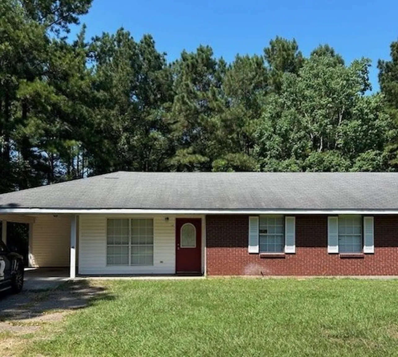3 bed, 1200 sqft, $1,350 — Photo 1