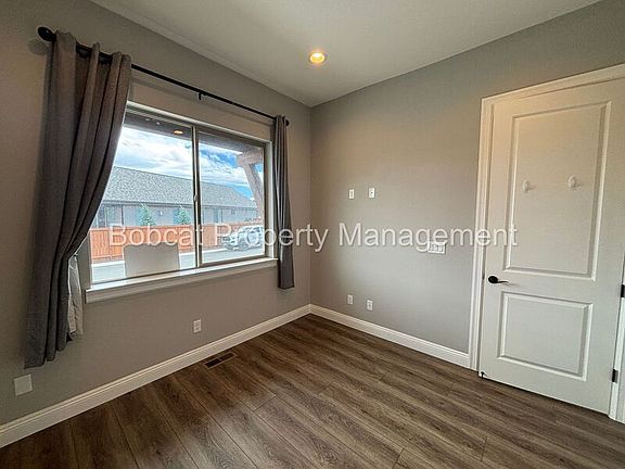3rd image of 3108 Cambria Loop