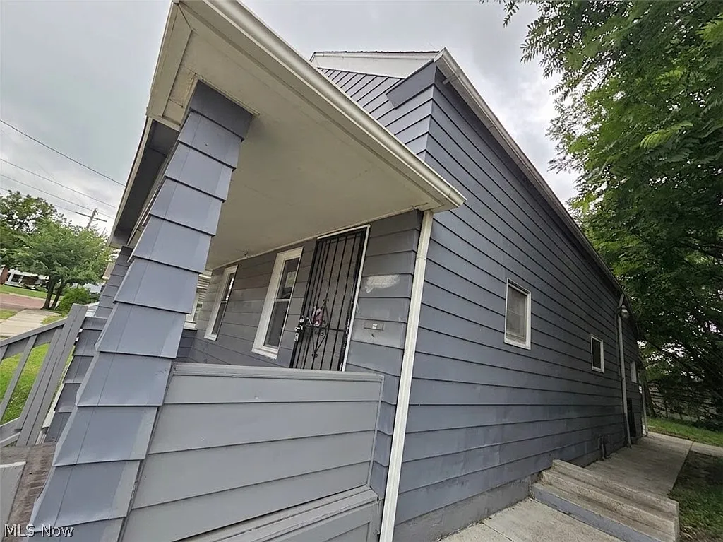 3 bed, 1.0 bath, $1,500 — Photo 3