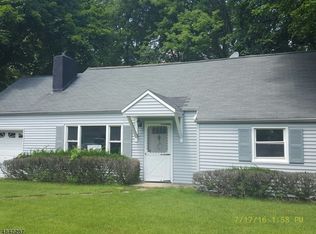 26 Edgewater Dr, Denville, NJ 07834