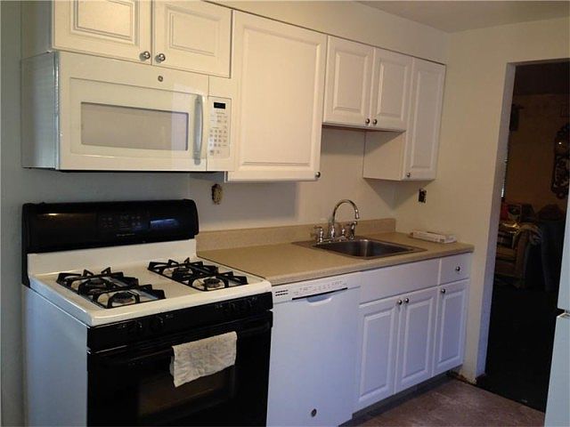 2nd image of 818 Kerry Hill Dr