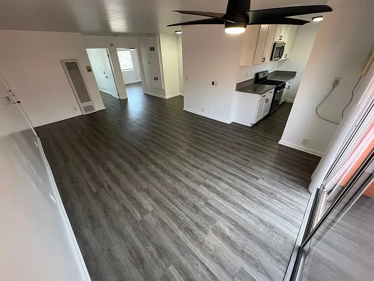 VRA27 LLC- "Villa Regency Apartments" — Photo 44
