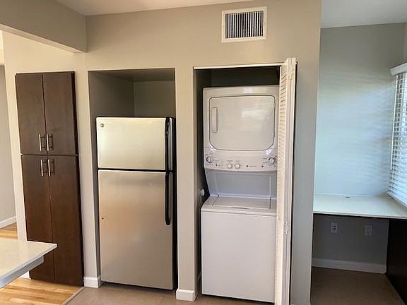 5th image of 1020 Lake St APT C