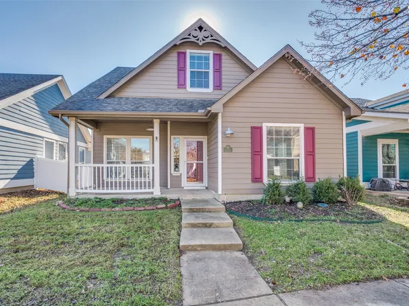 10208 Franklin Dr, Aubrey, TX 76227
