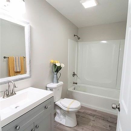 3rd image of 21786 Cottonwood Ave #A
