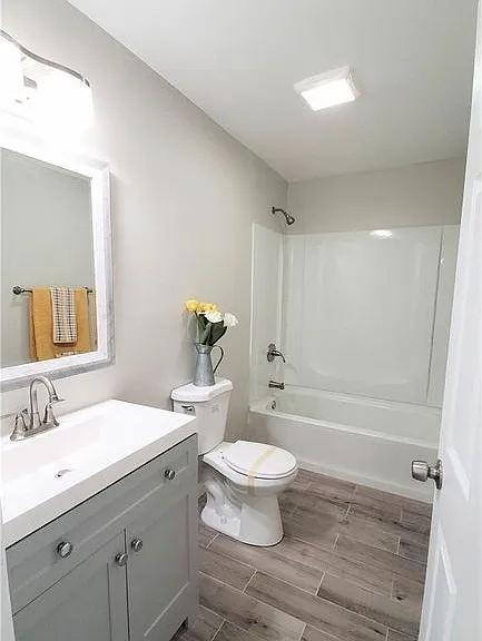 21786 Cottonwood Ave #B — Photo 3