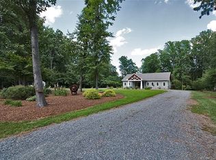 360 White Pine Ln, Hartfield, VA