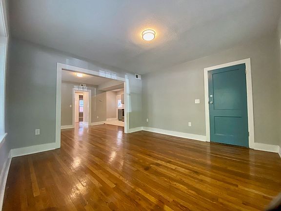 5th image of 5047-5049 Wyandotte St #5047-1