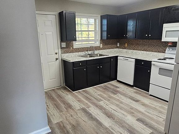 2nd image of 1418 Burgess Dr #1-08