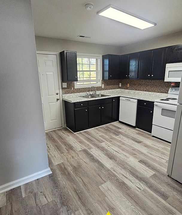 1st image of 1418 Burgess Dr #2-15