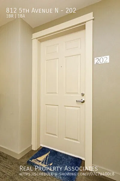 Lower Queen Anne Condo — Photo 3