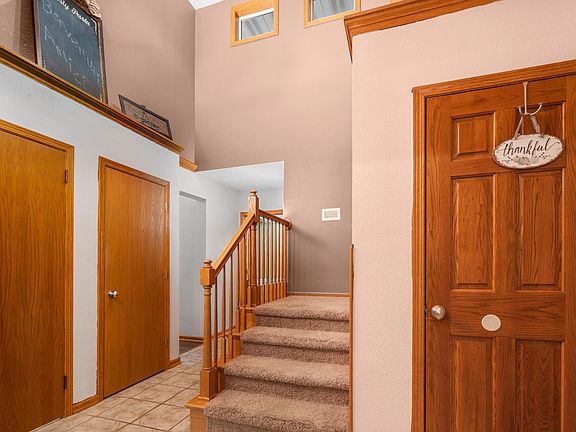 3rd image of 663 Roosevelt Rd