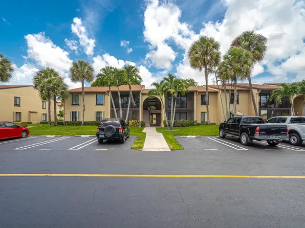 610 Sea Pine Way #H2, Greenacres, FL 33415