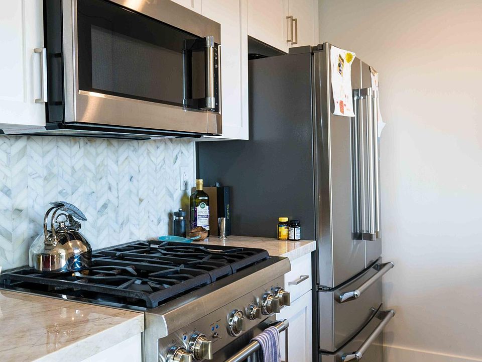 1st image of 428 20th St #428