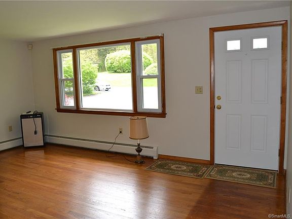 4th image of 15 Sherry Cir