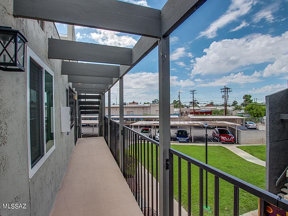 5th image of 842 S Langley Ave Unit 205