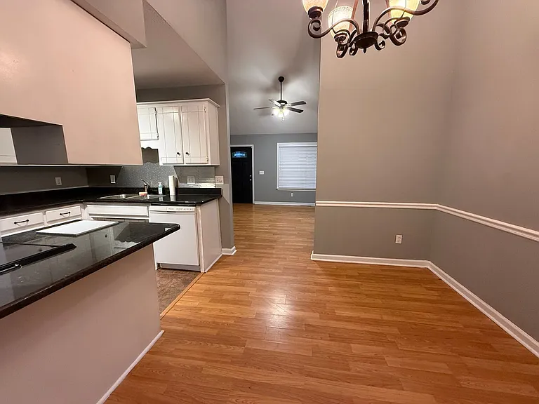 327 Center St — Photo 11