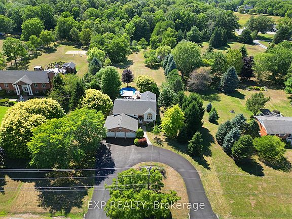 2nd image of 915 Burleigh Rd N