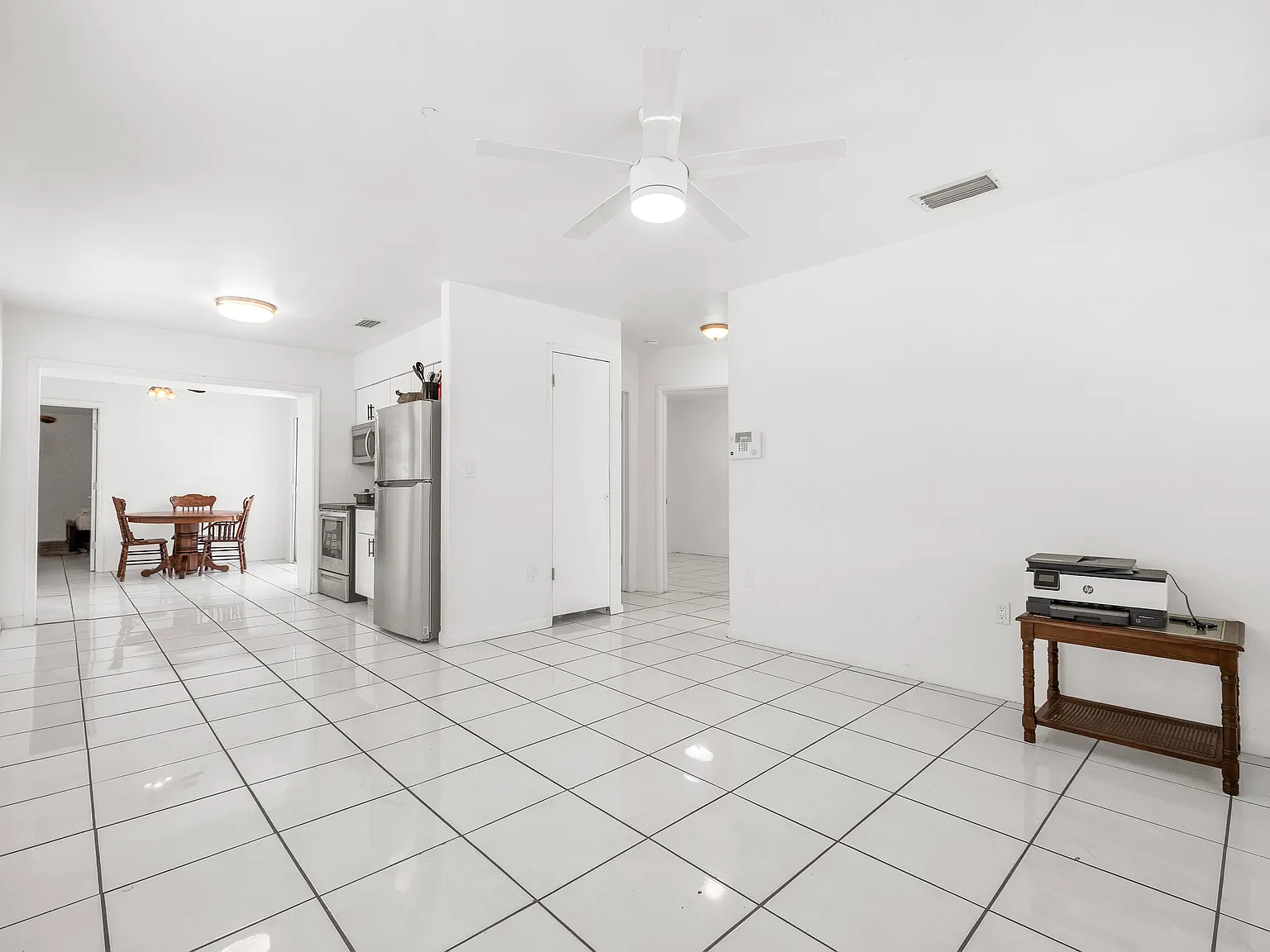 3 bed, 1358 sqft, $1,975 — Photo 3