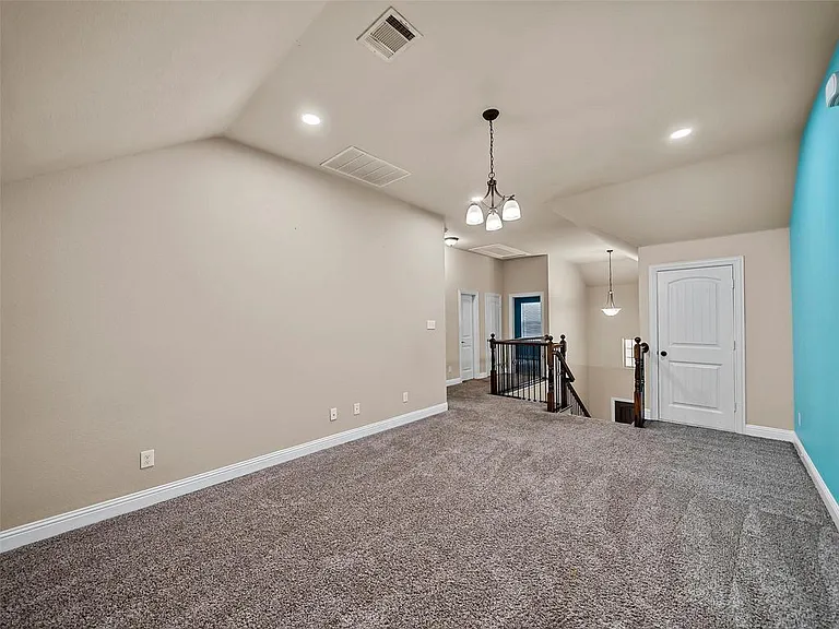 604 Darby Ln — Photo 18