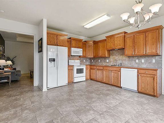 4th image of 40331 Creekway Cove Ct