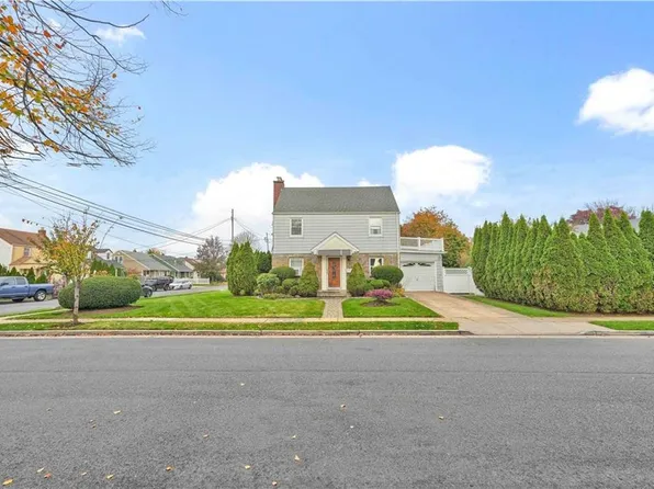 235 Crowell St, Hempstead, NY 11550