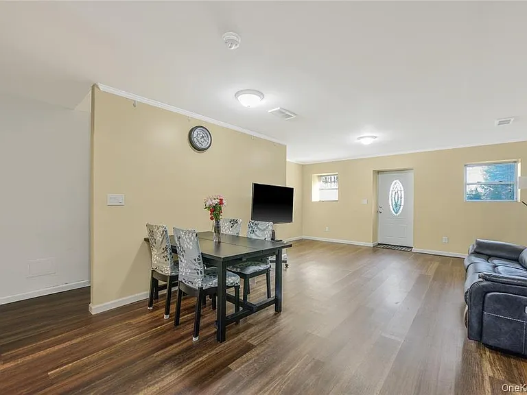 73 Cherry Ave — Photo 9