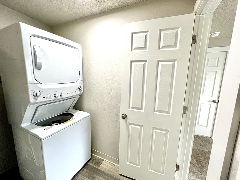 Alpine Apartments — Photo 6
