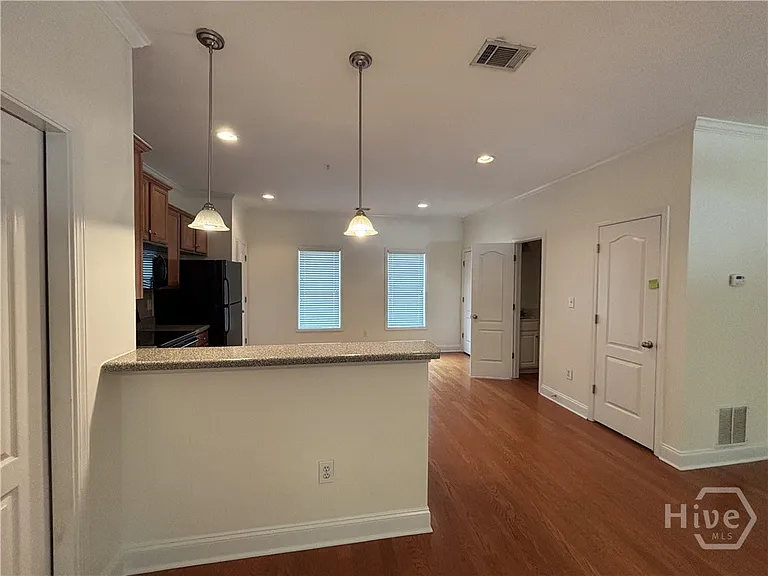 409 Whitehall Rd — Photo 4