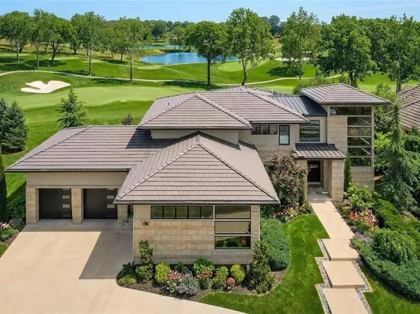 6537 Ridge Rd, Parkville, MO 64152