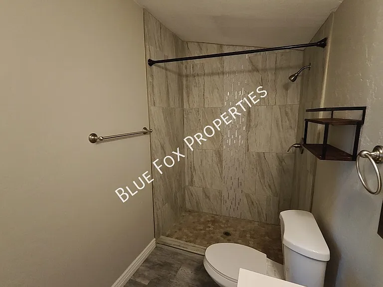 619 S Highland Ave — Photo 49