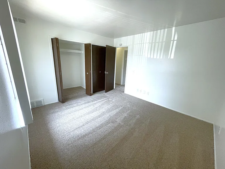 Windsor Place Apartments — Photo 148