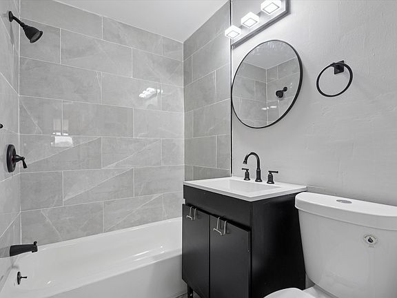 5th image of 7108 Oxford Ave #22