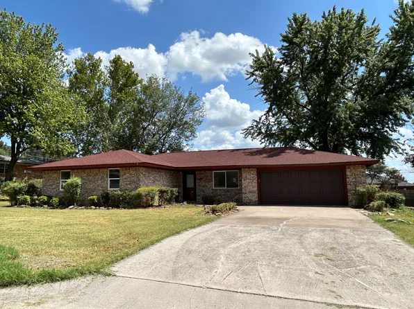 404 Brookhollow St, Decatur, TX 76234
