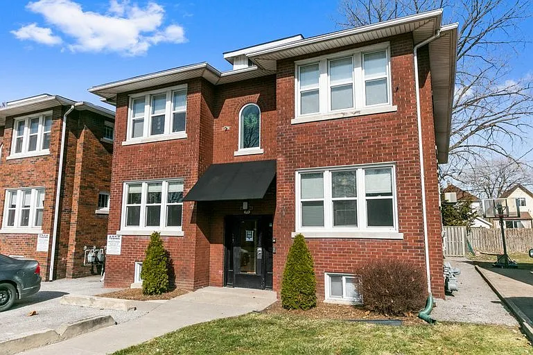 2 bed, 1.0 bath, 1050 sqft, $1,495 — Photo 2