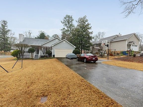 4th image of 121 Melody Dr