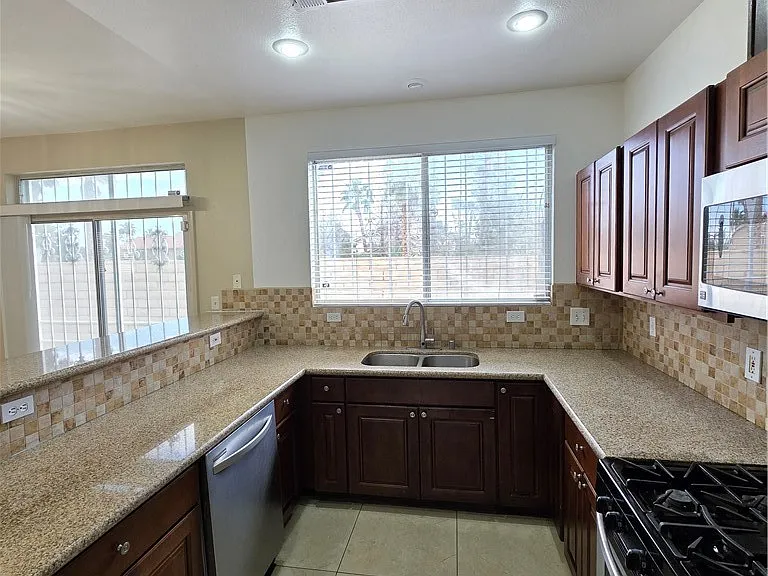 2524 Silver Shadow Dr — Photo 31