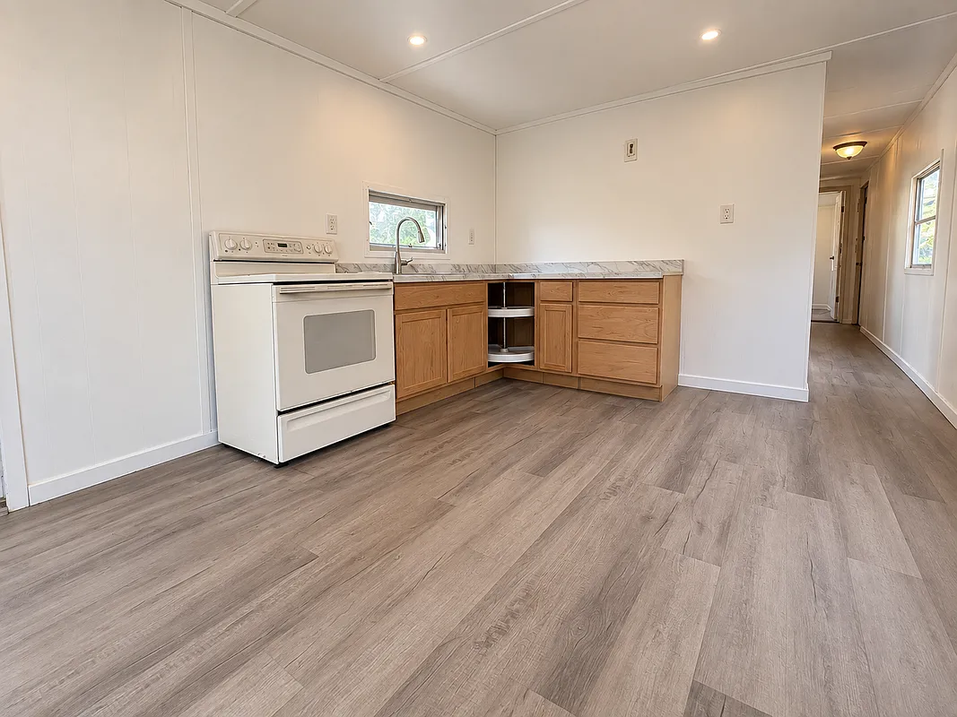 2 bed, 1.0 bath, 900 sqft, $850 — Photo 2