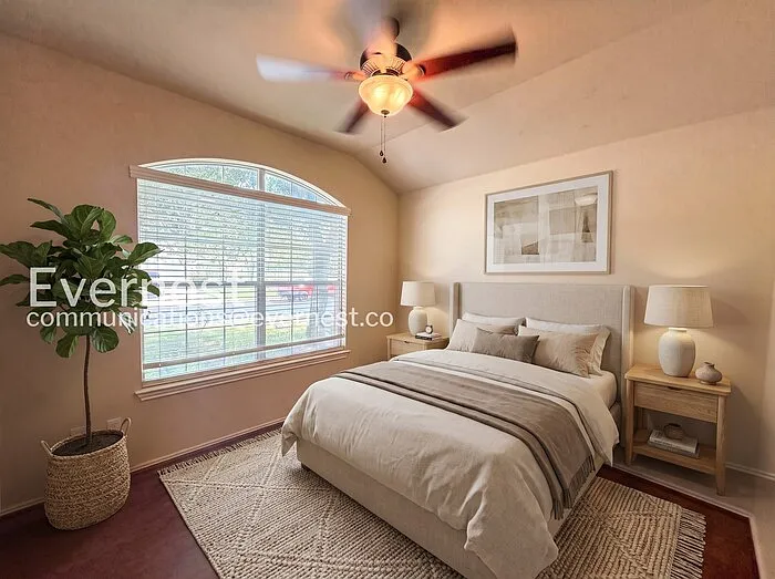 4 bed, 2.0 bath, 1760 sqft, $1,899 — Photo 3