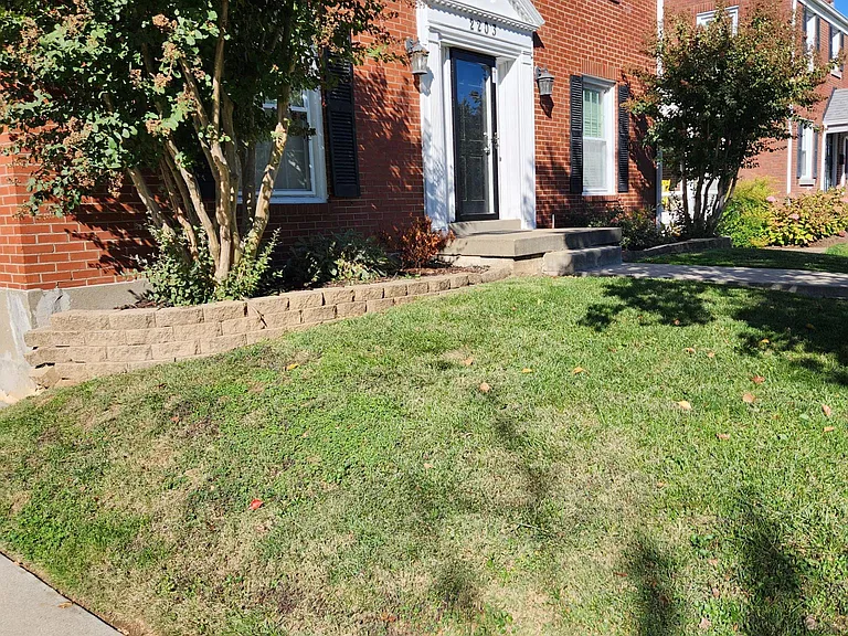 2203 Brighton Dr — Photo 1