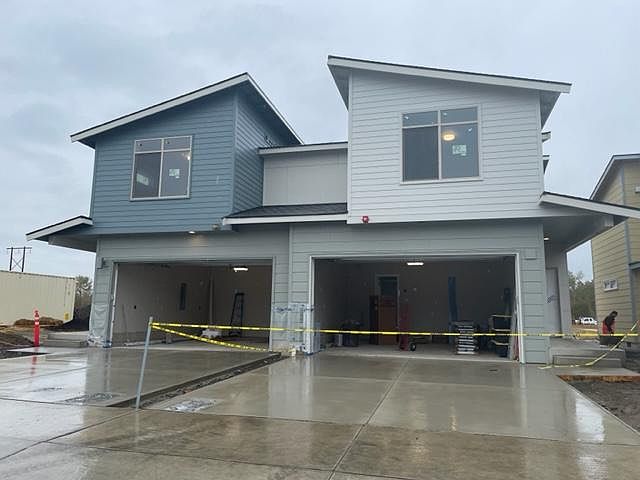 New construction almost complete. This townhouse is the one on the right.