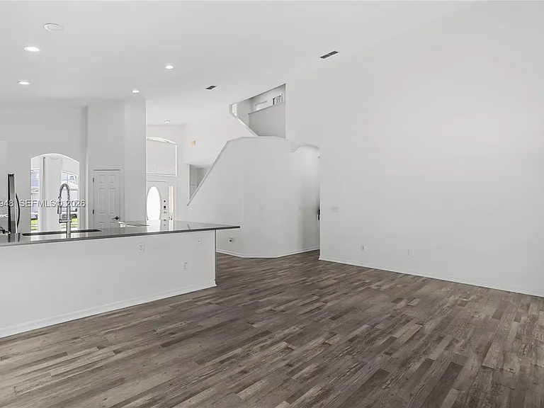 434 Castlemain Cir — Photo 17