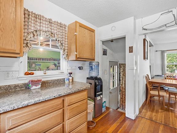 5th image of 6648 Channel Rd NE