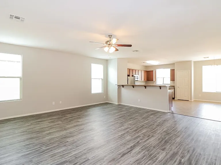 8602 W Wethersfield Rd — Photo 10