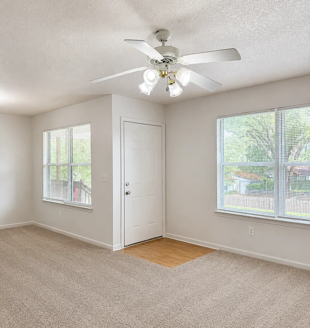 702 Meadowbrook Drive - 8 — Photo 3