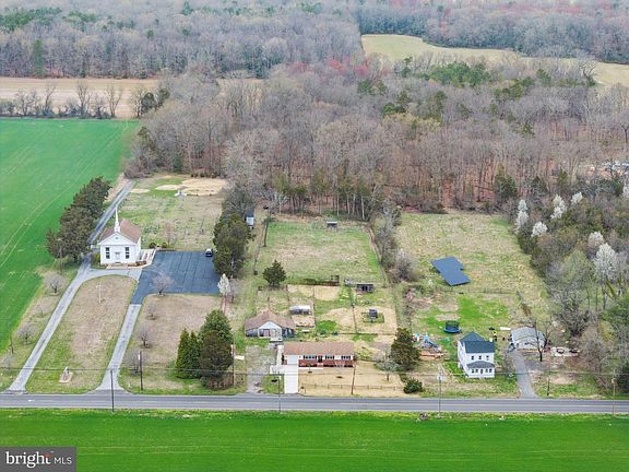 3rd image of 482 Almond Rd