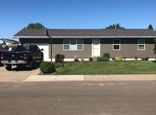 764 3rd Ave SW, Dickinson, ND 58601